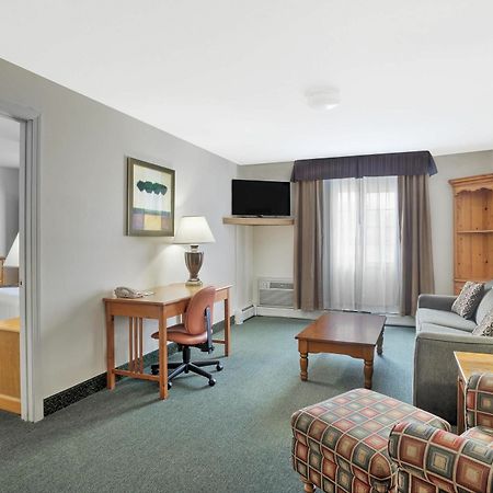 Baymont By Wyndham Essex Burlington Area Hotel Buitenkant foto