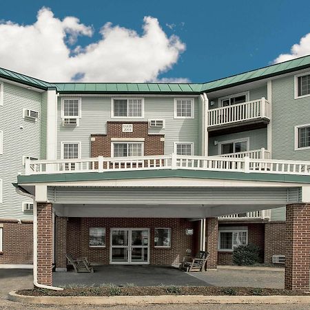 Baymont By Wyndham Essex Burlington Area Hotel Buitenkant foto