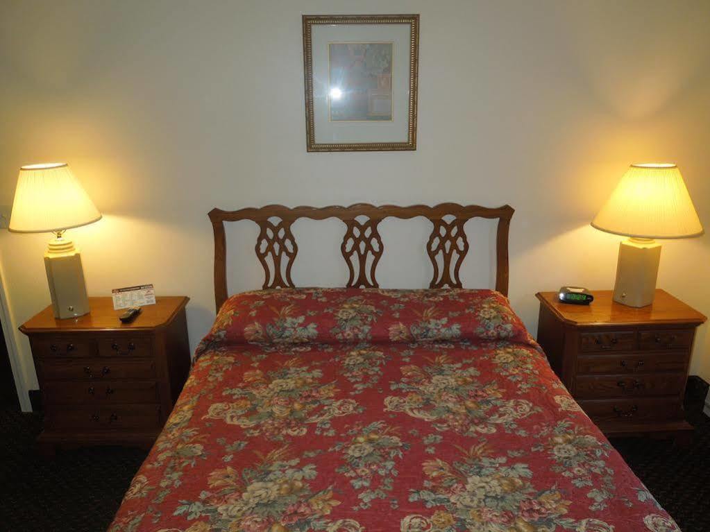 Baymont By Wyndham Essex Burlington Area Hotel Buitenkant foto