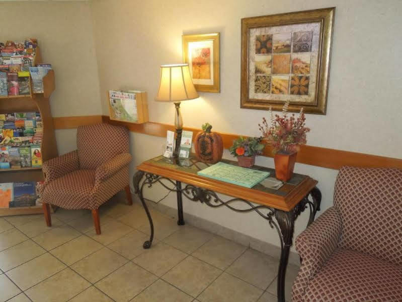 Baymont By Wyndham Essex Burlington Area Hotel Buitenkant foto