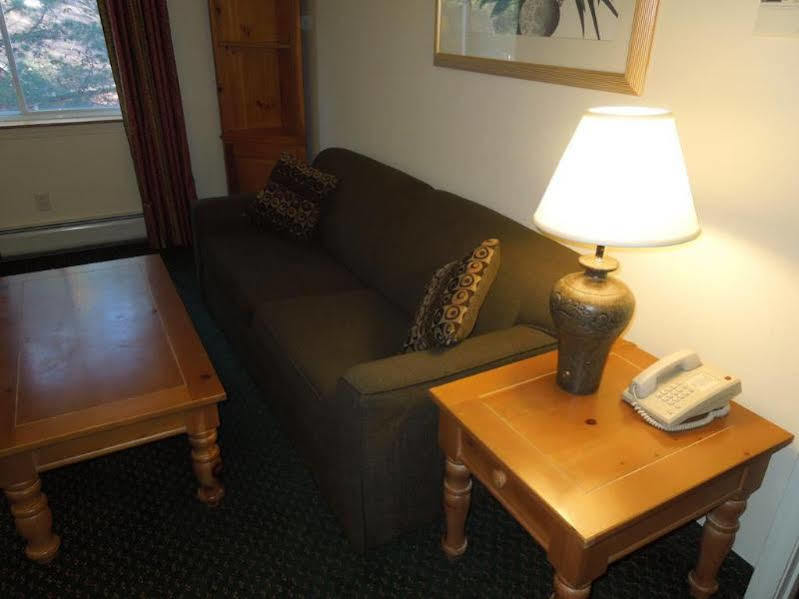 Baymont By Wyndham Essex Burlington Area Hotel Buitenkant foto