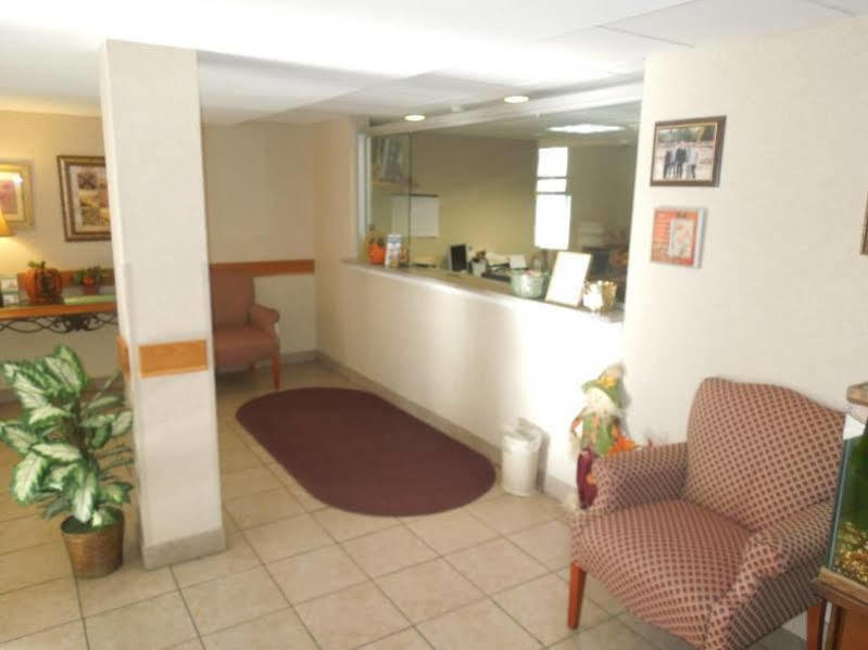 Baymont By Wyndham Essex Burlington Area Hotel Buitenkant foto