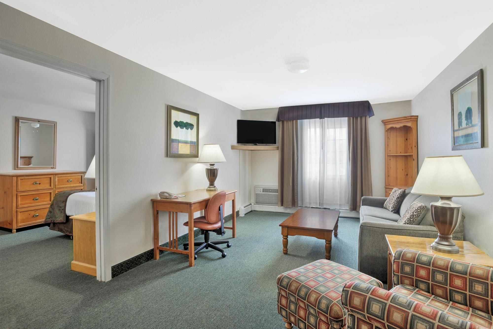 Baymont By Wyndham Essex Burlington Area Hotel Buitenkant foto
