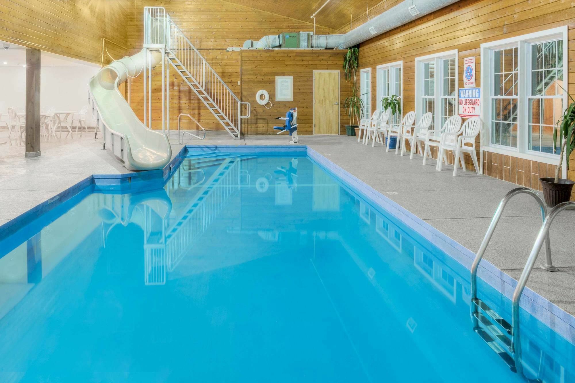 Baymont By Wyndham Essex Burlington Area Hotel Buitenkant foto