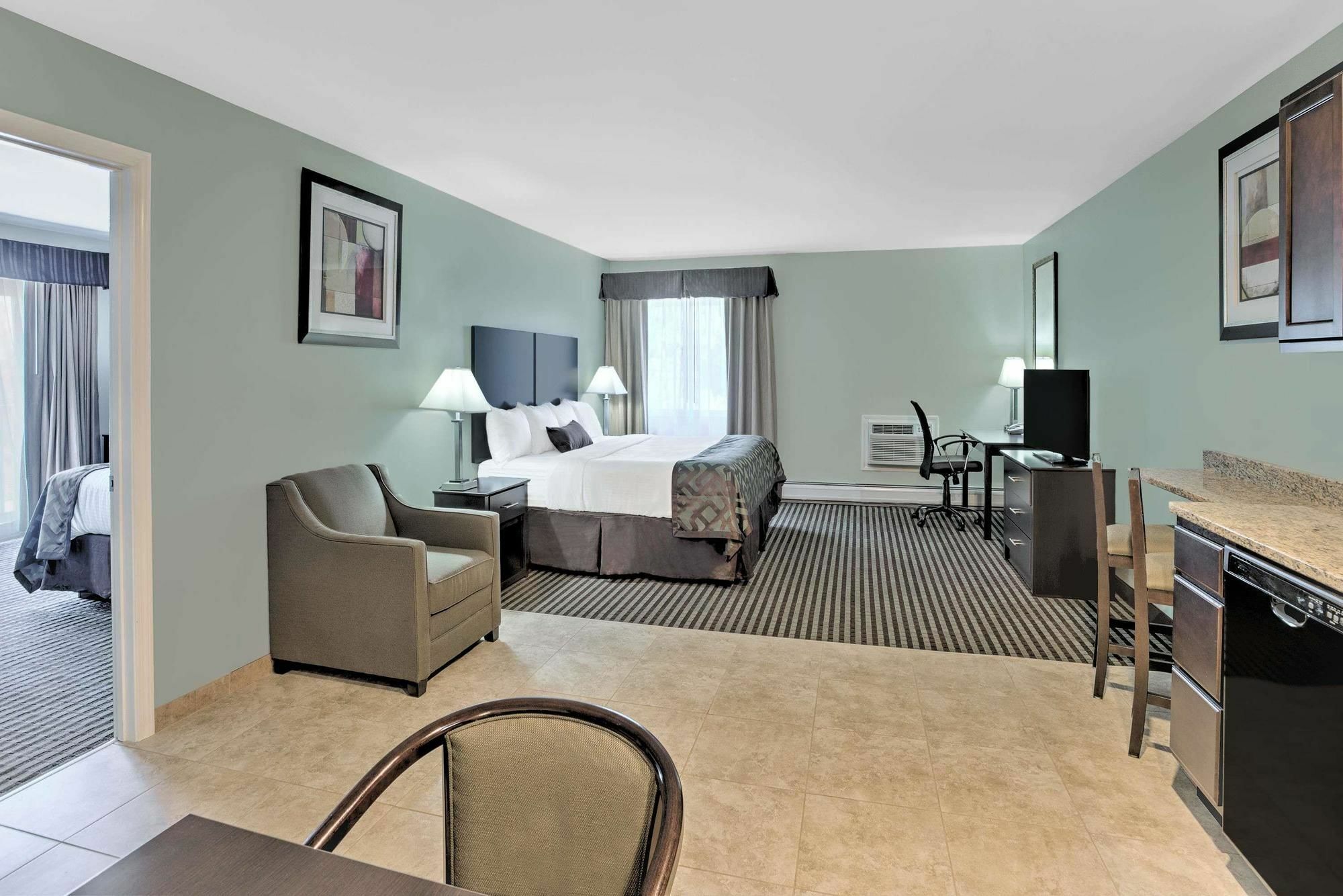 Baymont By Wyndham Essex Burlington Area Hotel Buitenkant foto