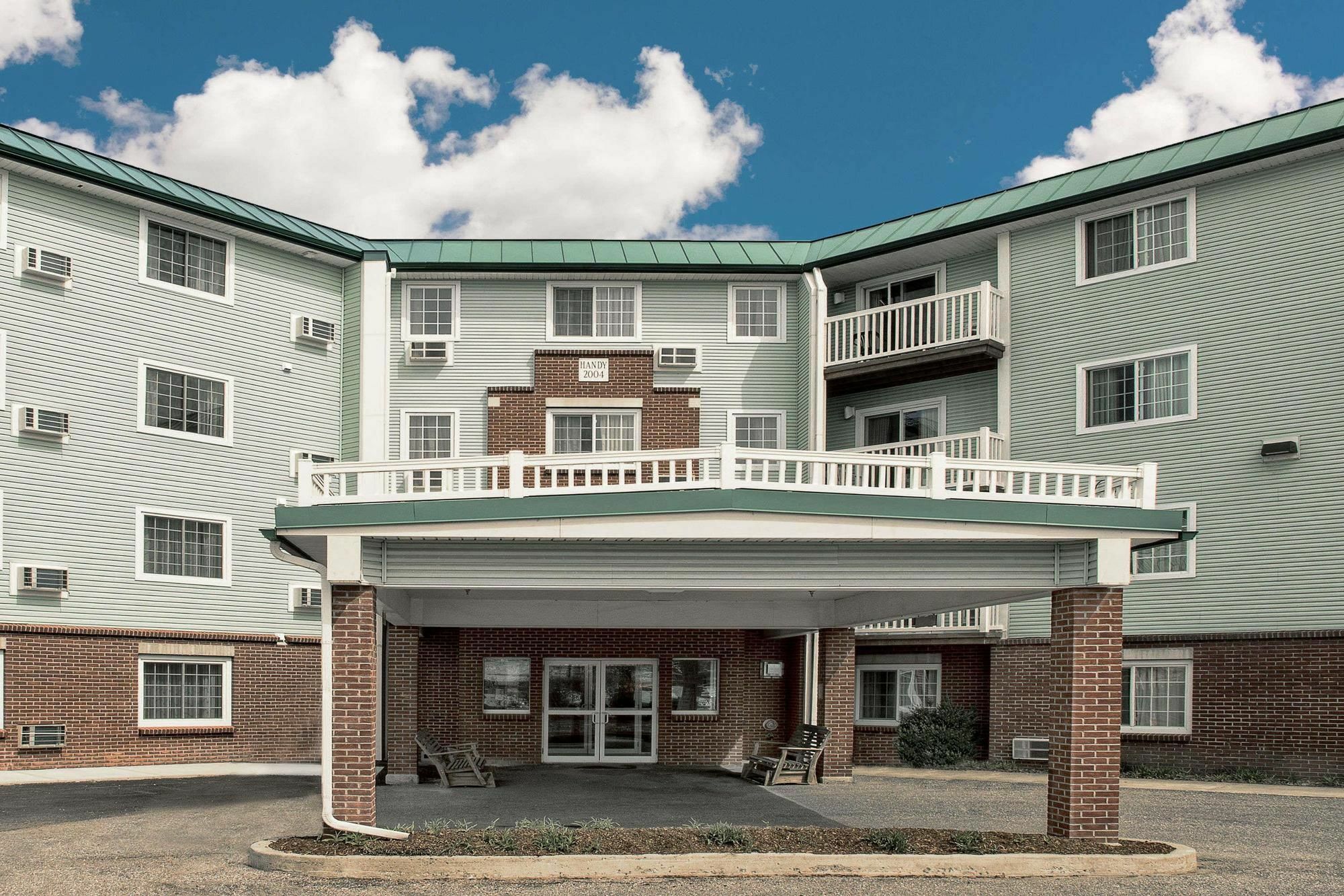 Baymont By Wyndham Essex Burlington Area Hotel Buitenkant foto