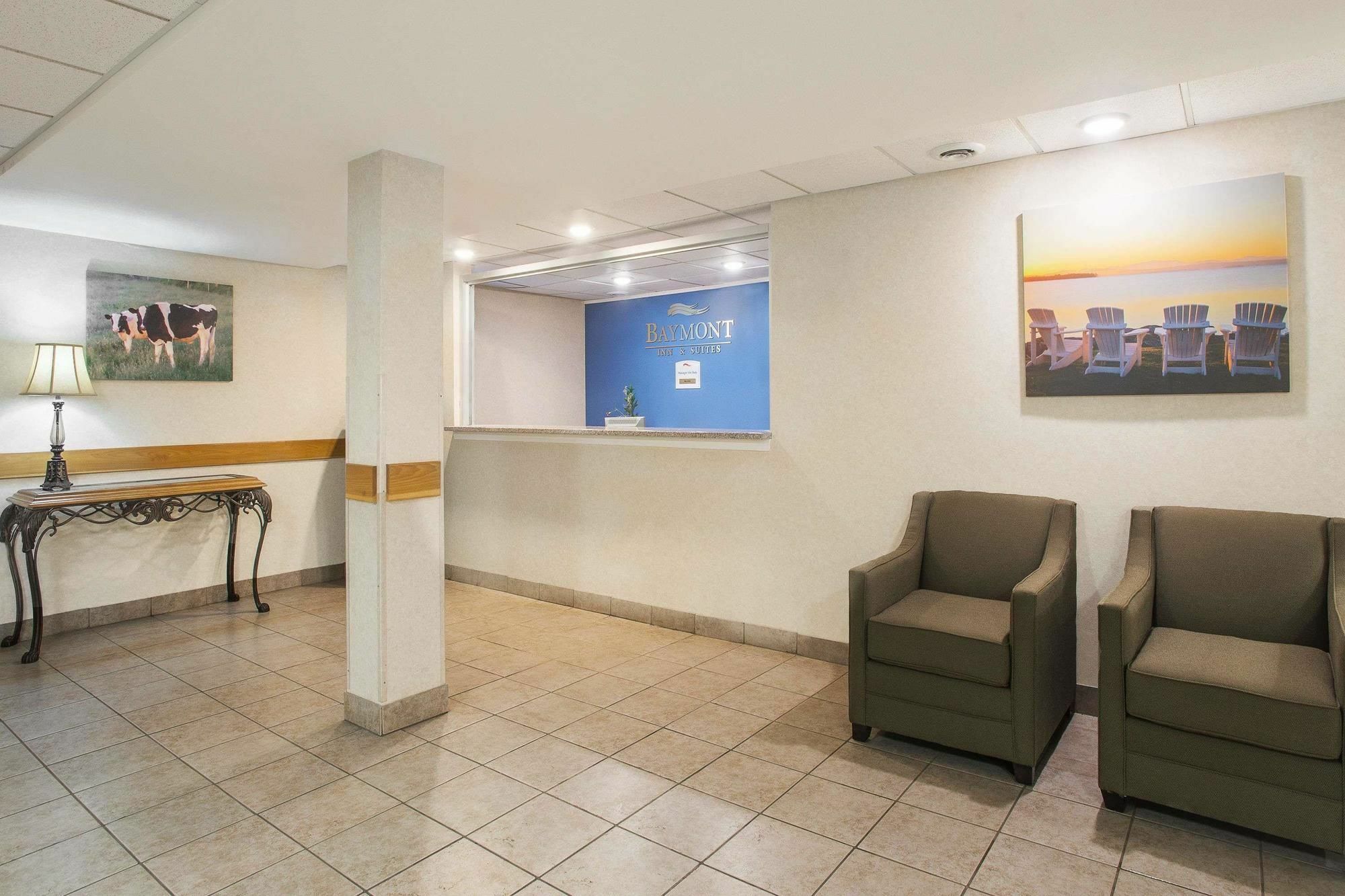 Baymont By Wyndham Essex Burlington Area Hotel Buitenkant foto