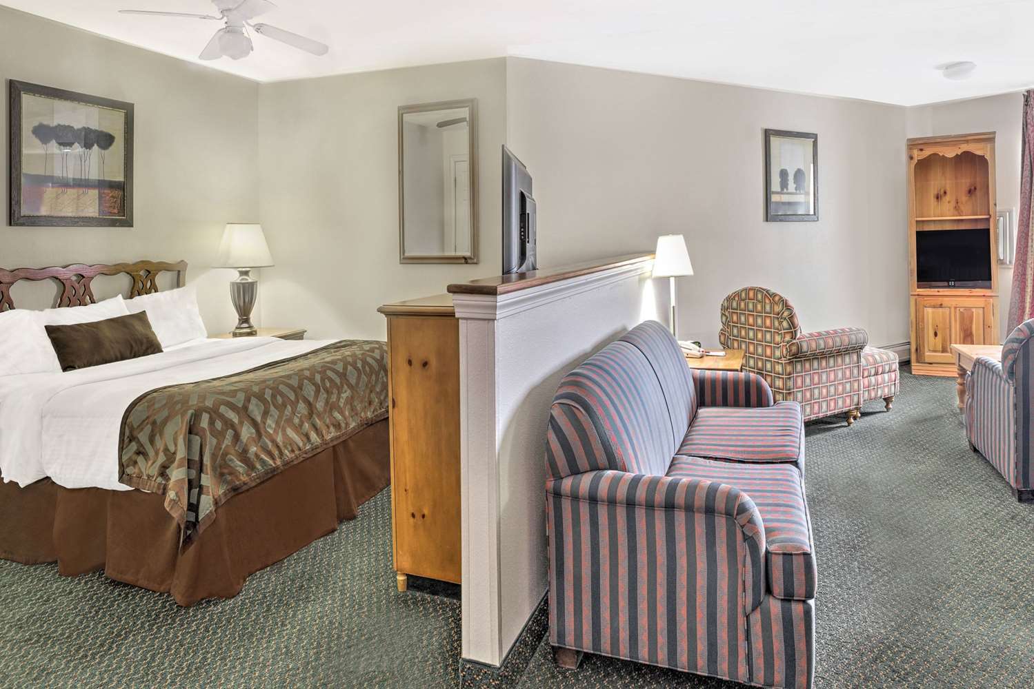 Baymont By Wyndham Essex Burlington Area Hotel Buitenkant foto